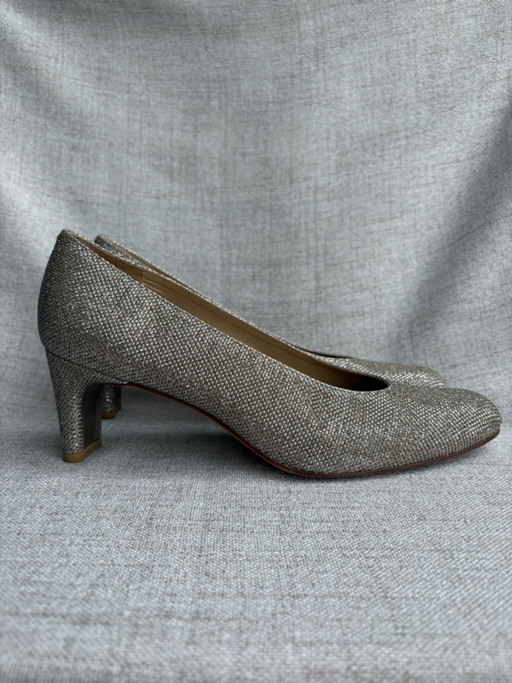 Stuart Weitzman Women’s Size 9 Metallic Woven Pumps Low Heel Made in Spain